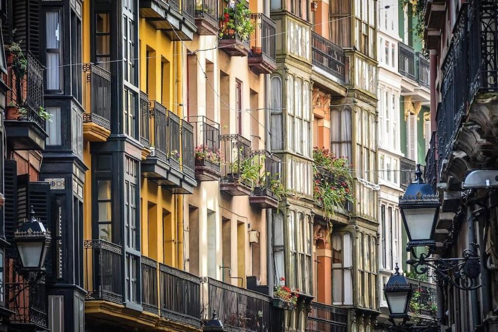 Appartamento Cultura Y Gastronomia En El Casco Viejo Bilbao Esterno foto